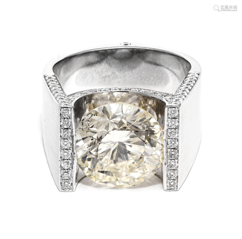 18k White Gold - 6.74tcw - Diamond Ring