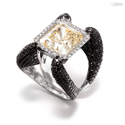 18k White Gold - 15.49tcw - Diamond Ring
