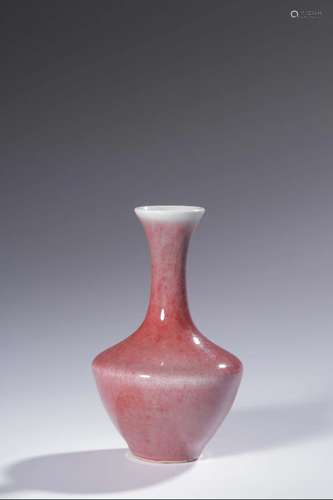 Vase mit kuh-roter Glasur, Qianlong Zeit der Qing Dynastie