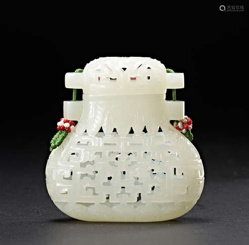 HETIAN JADE HOLLOW SACHET, QING DYNASTY, CHINA