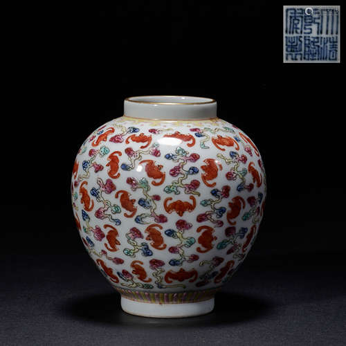 QIANLONG FAMILLE ROSE POT, QING DYNASTY, CHINA