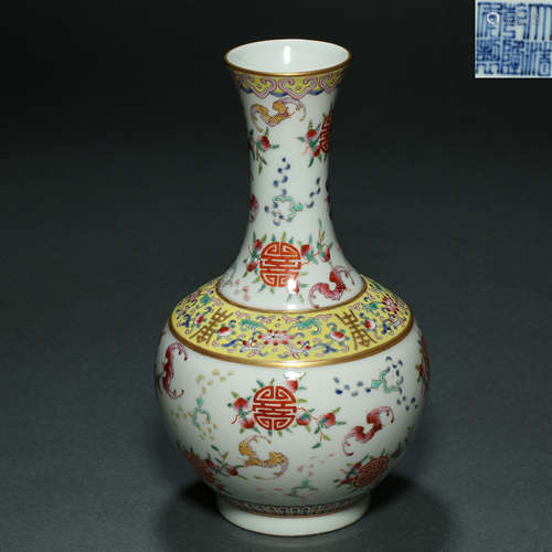 QING DYNASTY FAMILLE ROSE BOTTLE