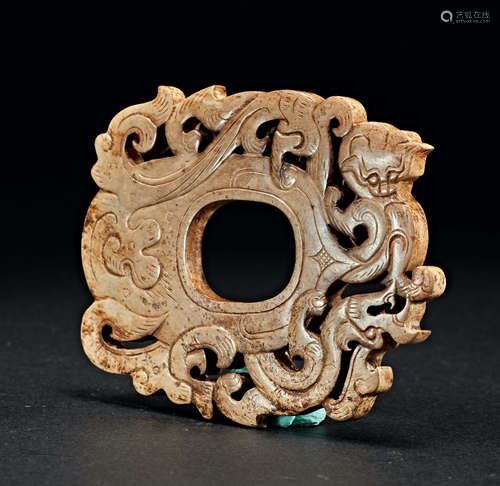 HAN DYNASTY HETIAN JADE PENDANT