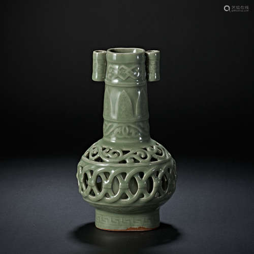 YUAN DYNASTY LONGQUAN WARE BOTTLE