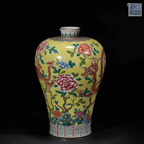 QING DYNASTY FAMILLE ROSE BOTTLE