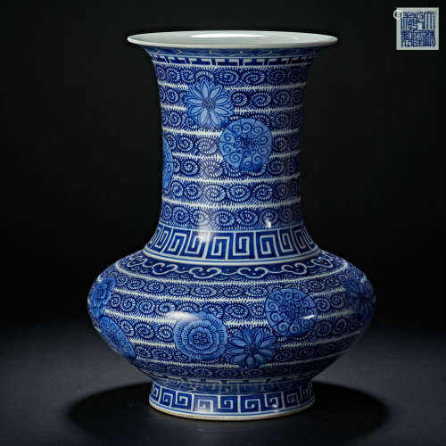 QING DYNASTY BLUE AND WHITE VASE