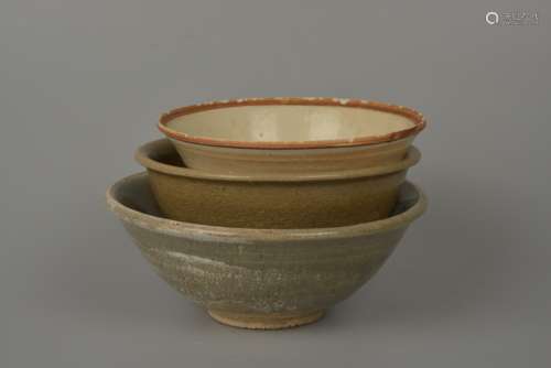 Three pieces of bowls