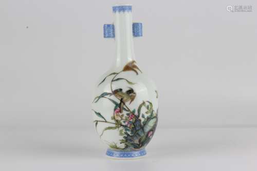 Famille-rose porcelain guan kiln vase