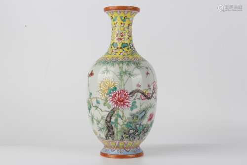 Famille-rose porcelain vase with decoration of flowers