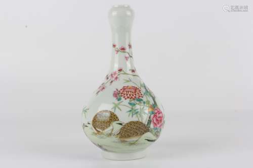 Famille-rose porcelain garlic shaped vase