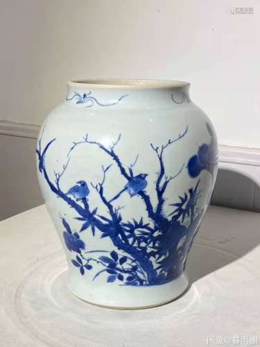 Qing Shunzhi blue and white flower and bird pot