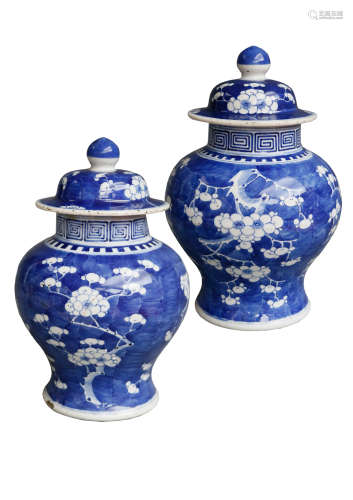 A pair of ice plum general cans in Kangxi of Qing Dynasty