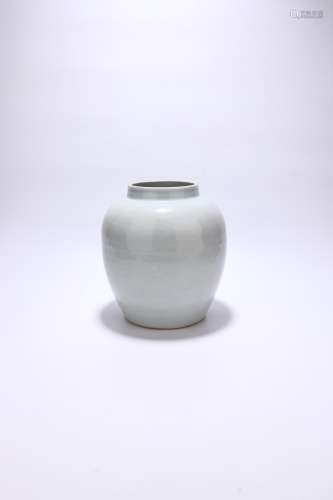 chinese sweet white glazed porcelain pot