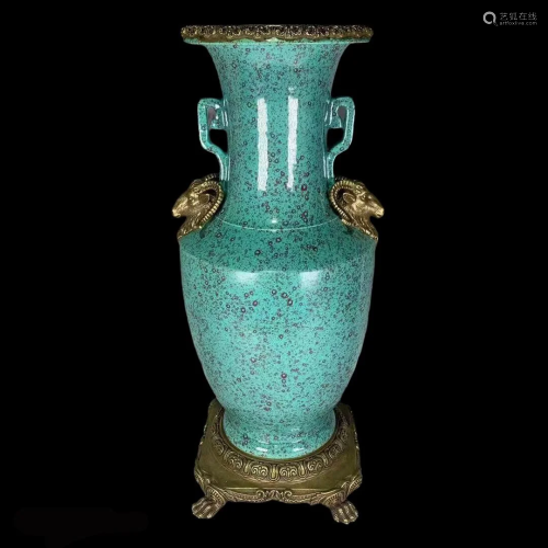Chinese Torquoise Color Porcelain Vase