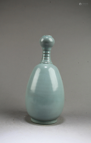 Chinese Ruyao Vase