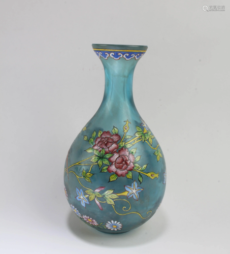A Chinese Peking Enamel Glass Vase