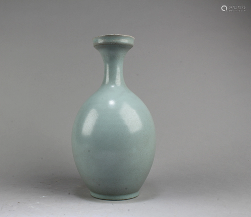 Chinese Ruyao Vase