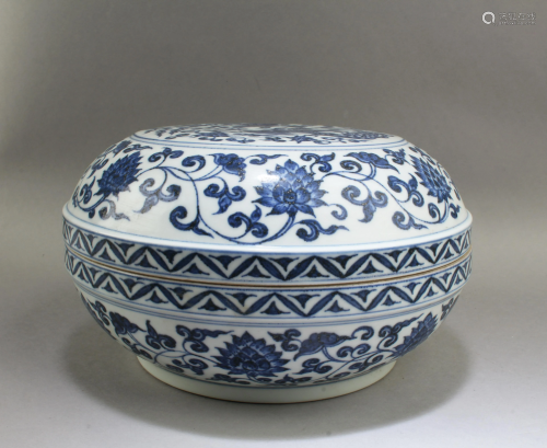 Chinese Blue & White Round Container