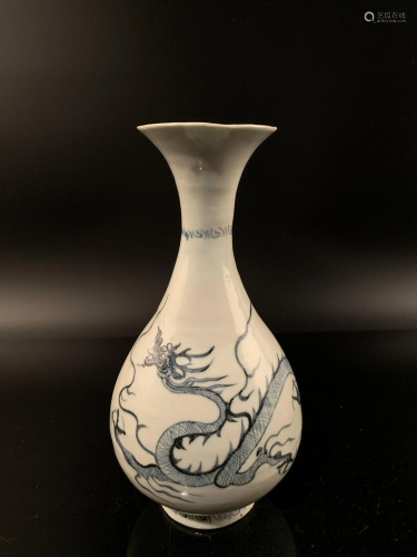 Chinese Blue and White Porcelain Dragon Vase