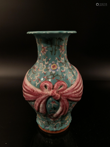 Chinese Famille Rose Flower Porcelain Vase