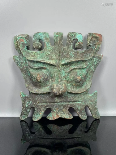 Han Dynasty Bronze Mask weighs 1545 grams, is 19 cm