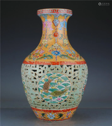 Qing Dynasty Qianlong gold enamel hollow single bottle