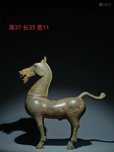 Eastern Han Dynasty split horse, 37 cm high and 35 cm