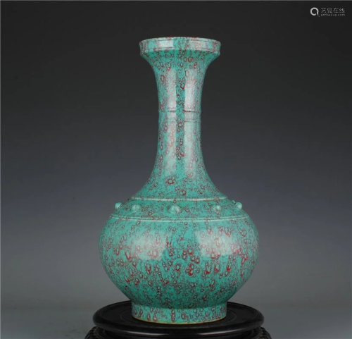 Qing Dynasty Qianlong green Jun glaze long-neck vase