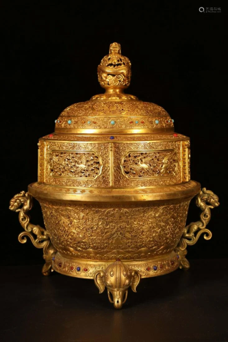 The gilt-inlaid gemstone smoker of the Qing Dynasty is