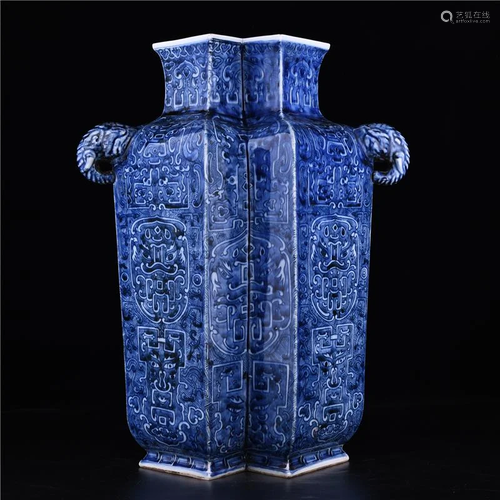 An old collection of Qing Dynasty Qianlong official