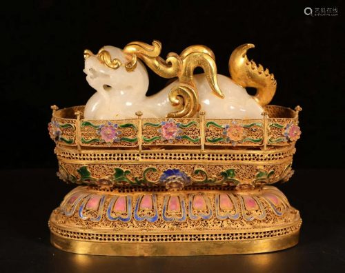 A collection of pure gilt silver inlaid Hetian jade