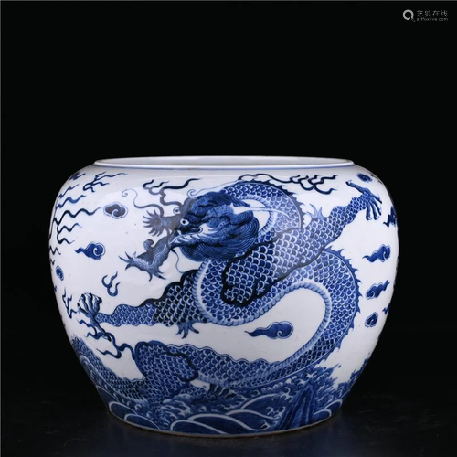 Old Tibetan Qing Kangxi blue and white sea water cloud