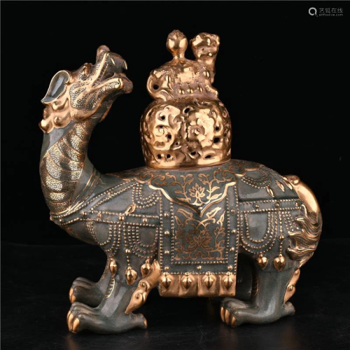 Porcelain Song Longquan with gold traced back dragon