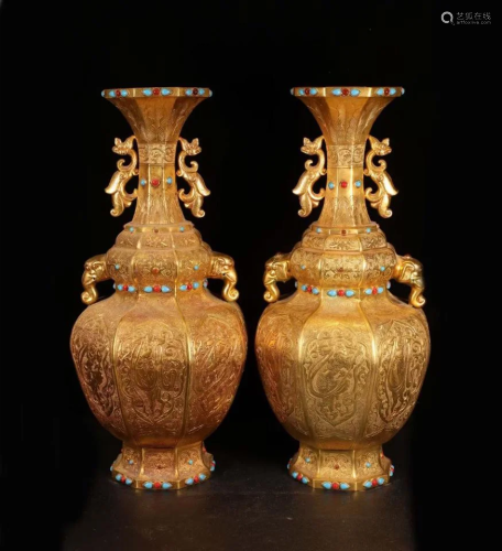 A pair of gilt six-sided edges from the Qing Dynasty, a