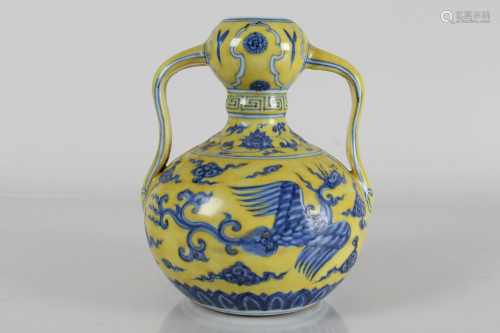 A Chinese Phoenix-fortune Yellow Porcelain Fortune Vase