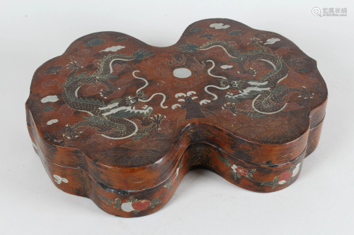 A Chinese Dragon-decorating Fortune Lacquer Box