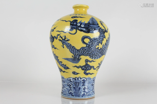 A Chinese Dragon-decorating Porcelain Fortune Vase