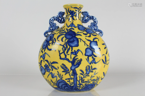 A Chinese Duo-handled Detailed Peach-fortune Porcelain