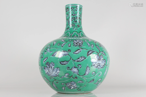A Chinese Green-coding Porcelain Fortune Vase