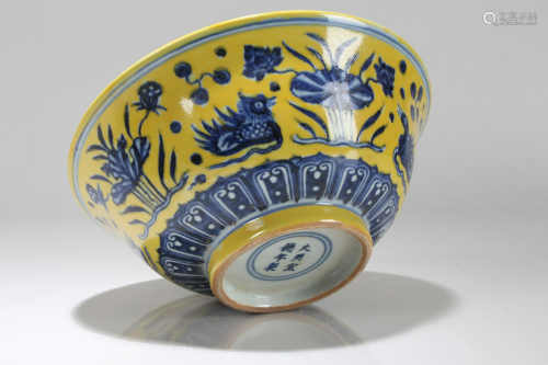 A Chinese Yellow-coding Aqua-theme Porcelain Fortune