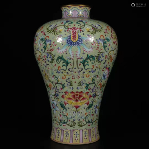 A Chinese Detailed Flower-blossom Porcelain Fortune