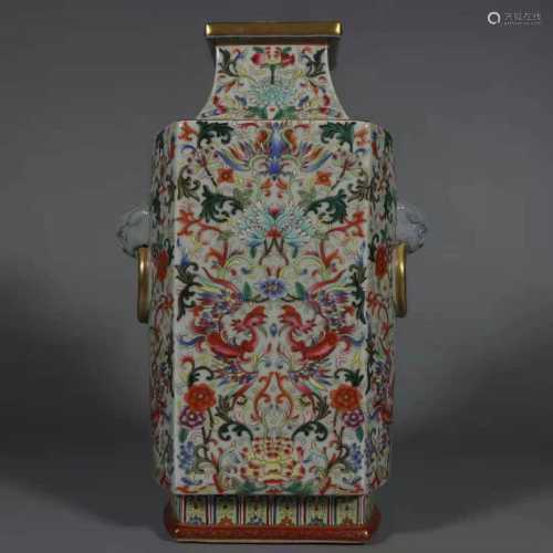 A Chinese Duo-handled Ancient-framing Porcelain Fortune