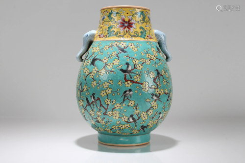 A Chinese Duo-handled Nature-sceen Porcelain Fortune