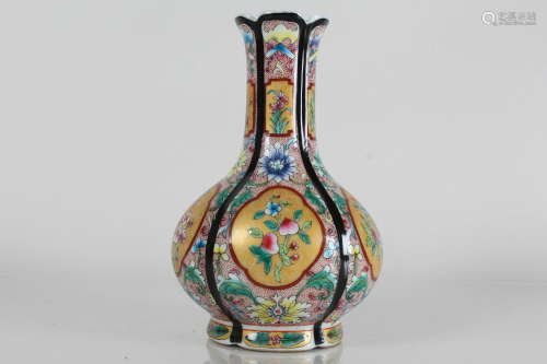 A Chinese Peach-fortune Nature-sceen Porcelain Vase