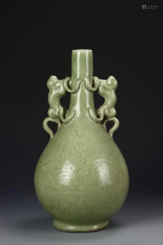 Chinese Lungquan Yao Vase