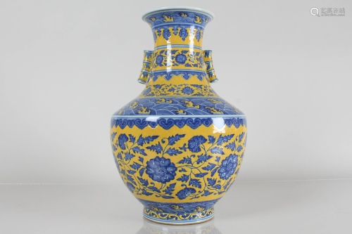 A Chinese Duo-handled Yellow-coding Porcelain Fortune