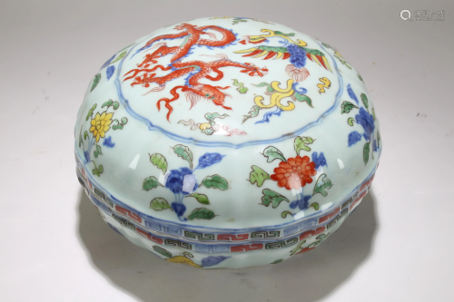 A Chinese Lidded Massive Dragon-decorating Porcelain