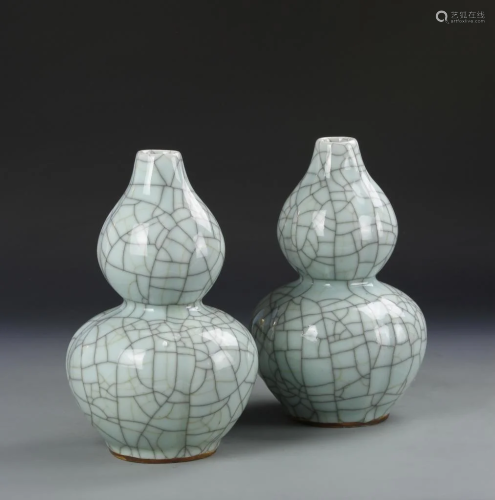 Pair of Chinese Ge Yao Gourd Vases