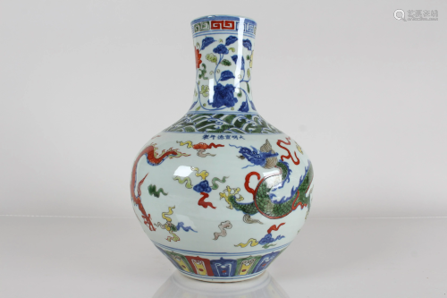A Chinese Dragon-decorating Porcelain Fortune Vase
