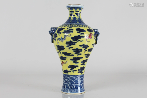 A Chinese Yellow-coding Bat-framing Porcelain Fortune